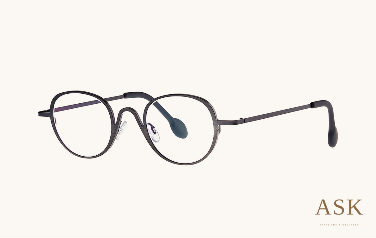 Theo Plantin, 44-25 / black grey 258 / metal, three-quarter view on ivory with the ASK logo